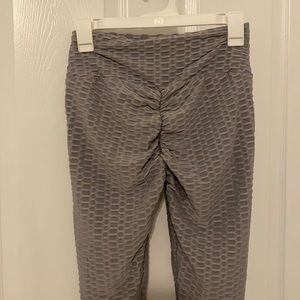 Ruched butt grey textured leggings